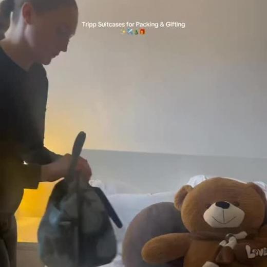 Last minute shopping? We’ve got you covered! Shop our perfect gifts ✨🎁 #trippluggage #travelwi...