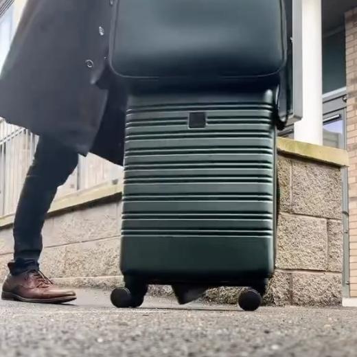 Looking for luggage that’s smart and sleek? Why not check out our Horizon range! #trippluggage #tra...
