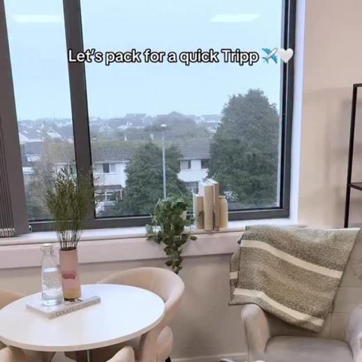 When is the best time to pack for a holiday ✈️ Last minute or in advance 👀 #trippluggage #trav...